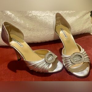 Manolo Blahnik Preowned Silver Crystal Embellished pumps